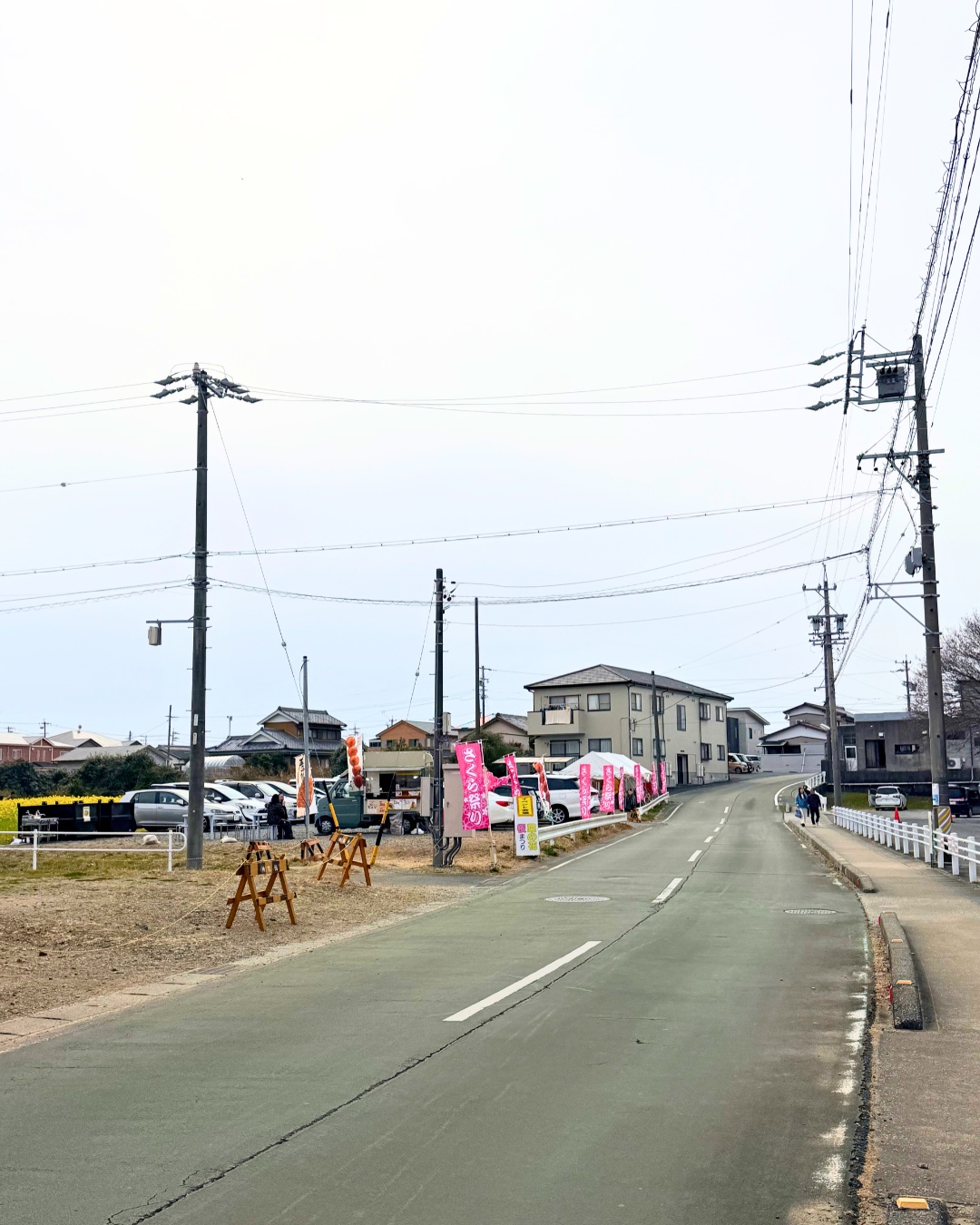 免々田川まつりの臨時駐車場
