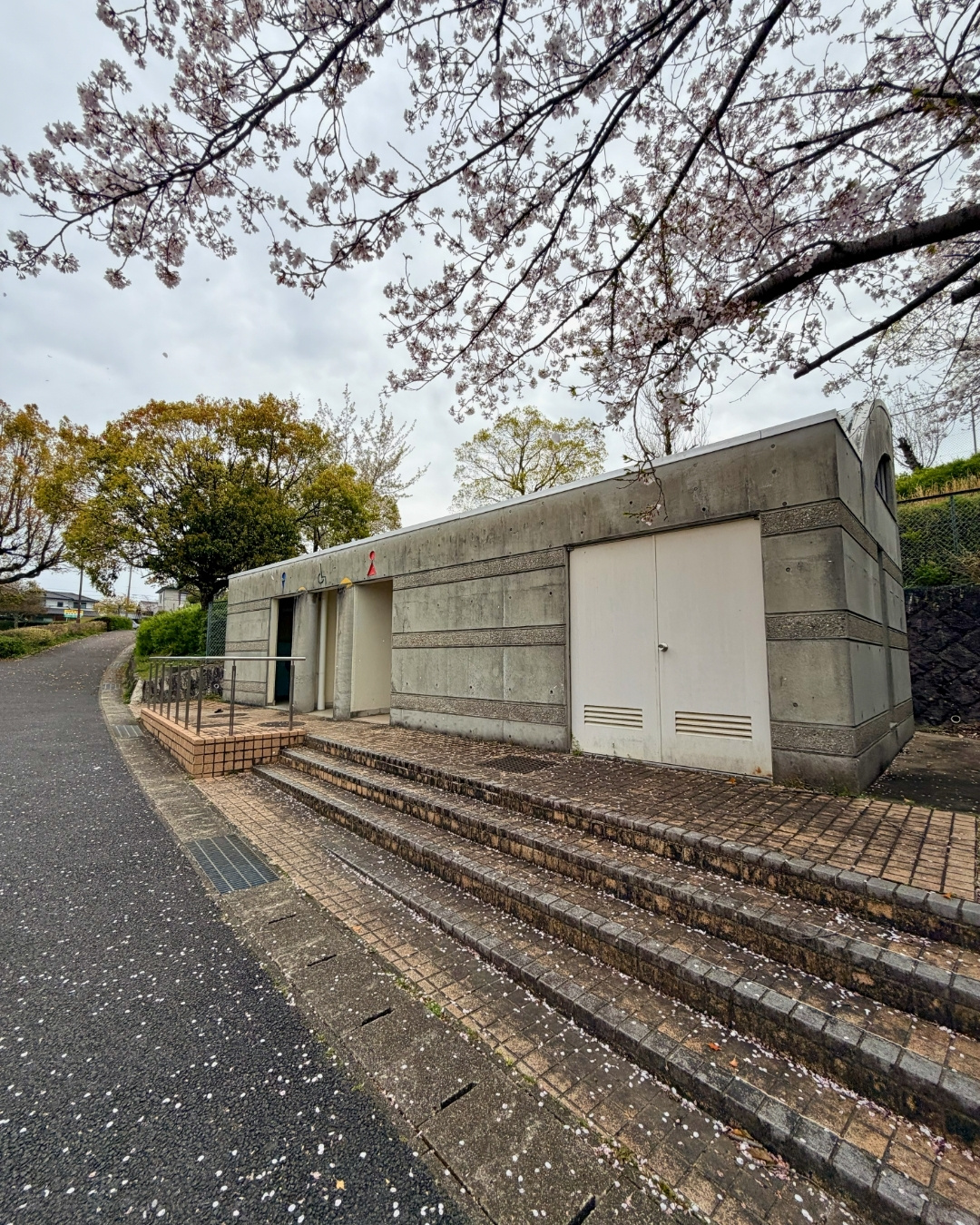 三好丘桜公園の駐車場