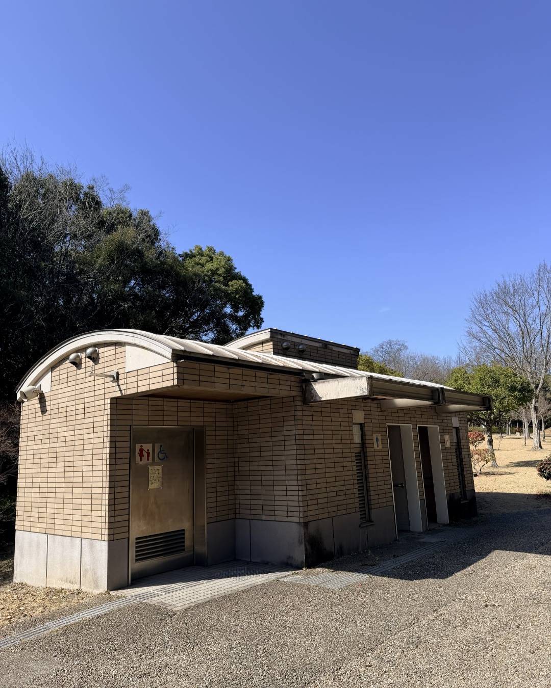 聚楽園公園 ふれあいガーデンの休憩スペース