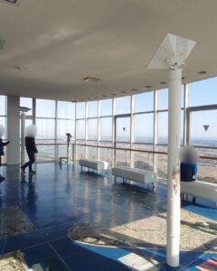 蔵王山展望台 ガラス張りの展望スペース