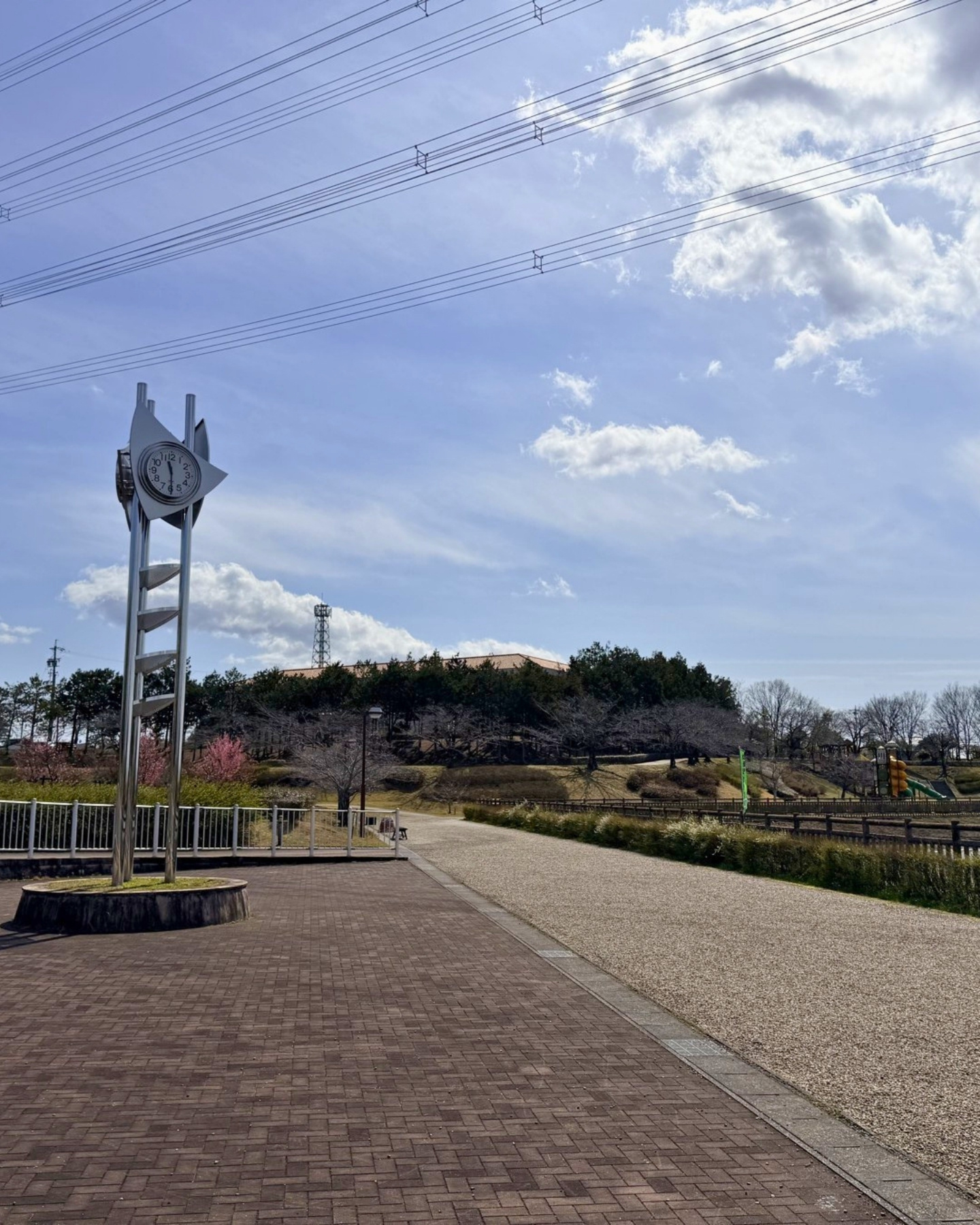 細口公園 芝生広場と遊具で休憩