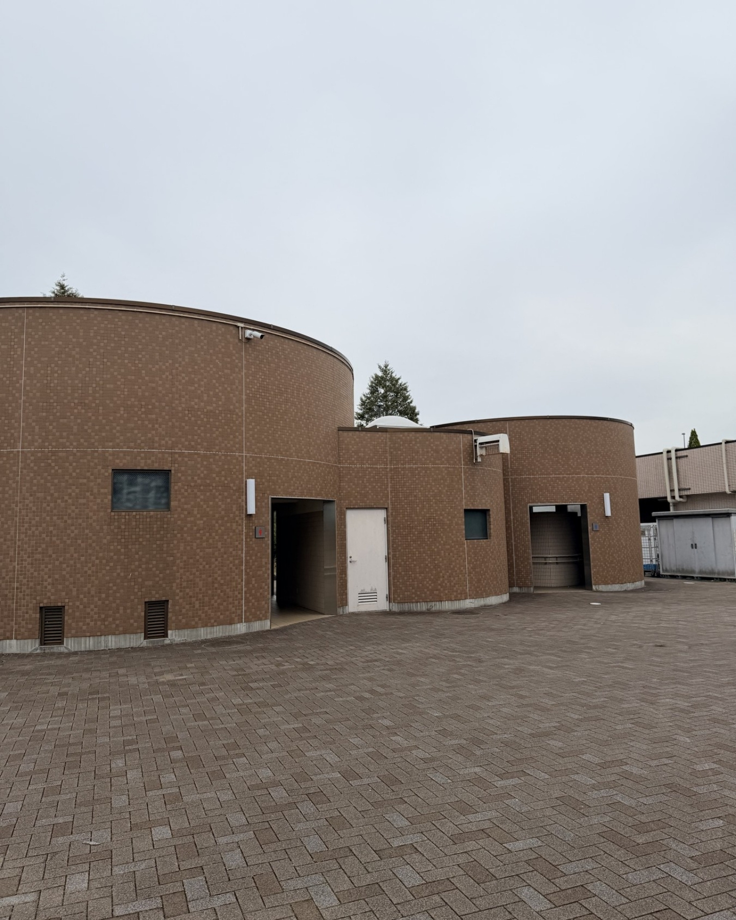 鞍ヶ池公園PAの建物