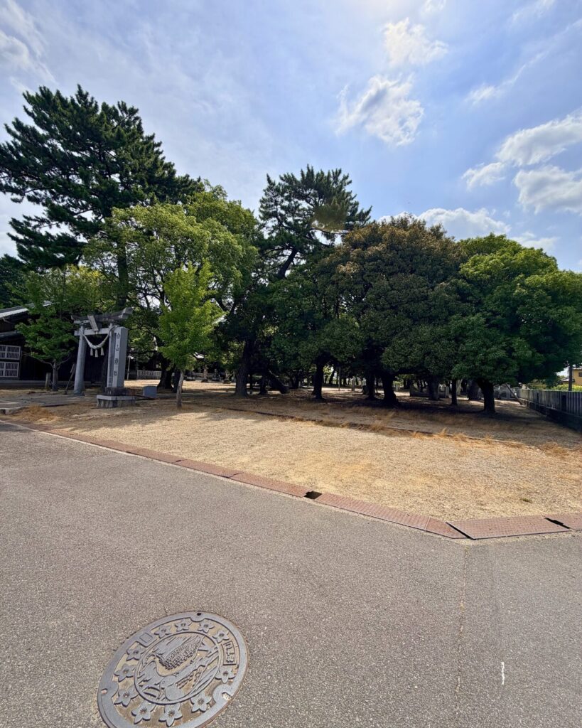 城ヶ入白山神社遊園(愛知県安城市)西側の鳥居横にある駐車場