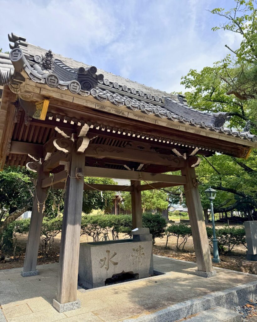 城ヶ入白山神社遊園(愛知県安城市)「清水」と彫られた手水鉢