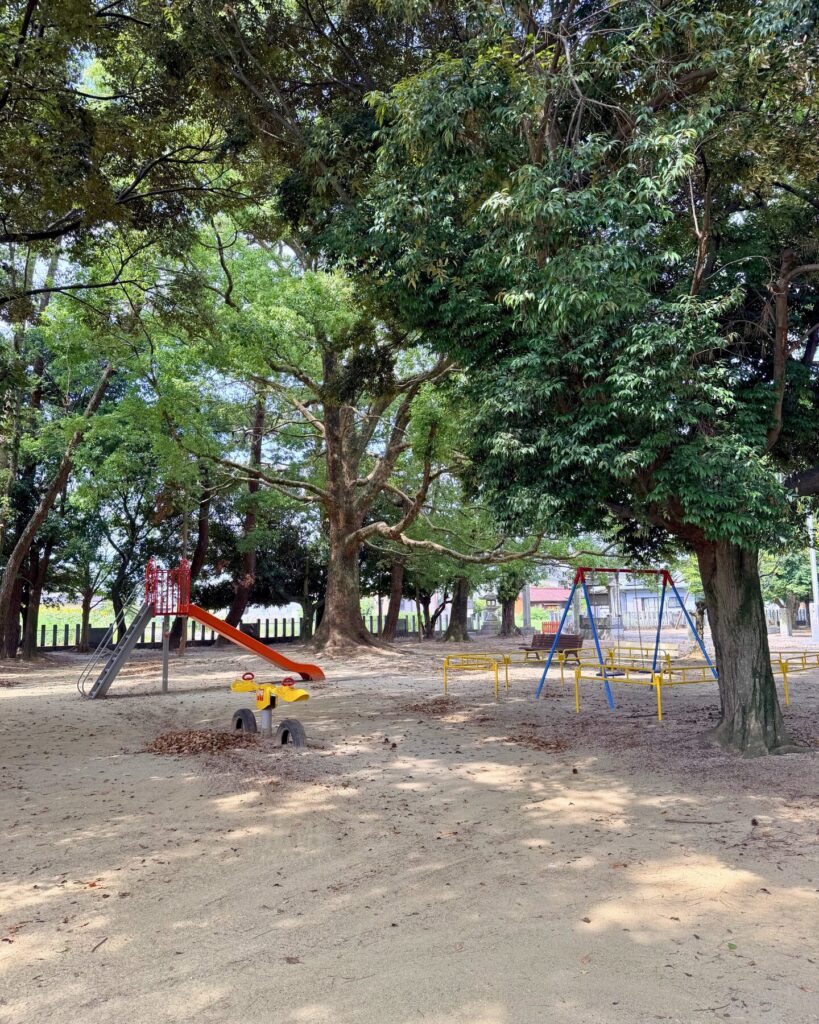 城ヶ入白山神社遊園(愛知県安城市)木陰にある遊具