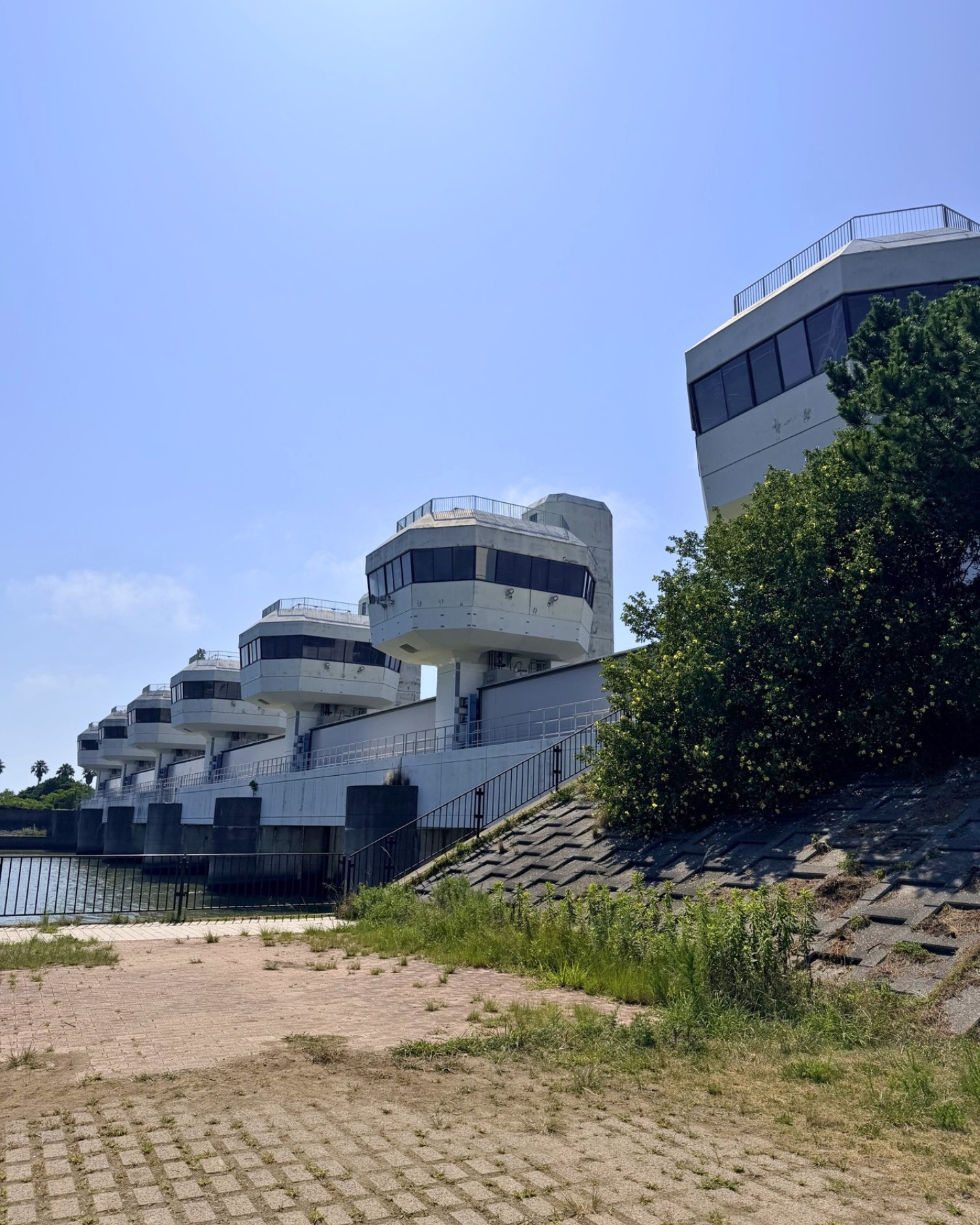 はまぼう公園 静岡県磐田市 太田川と仿僧川の合流 二つの川が海へ流れ込みます