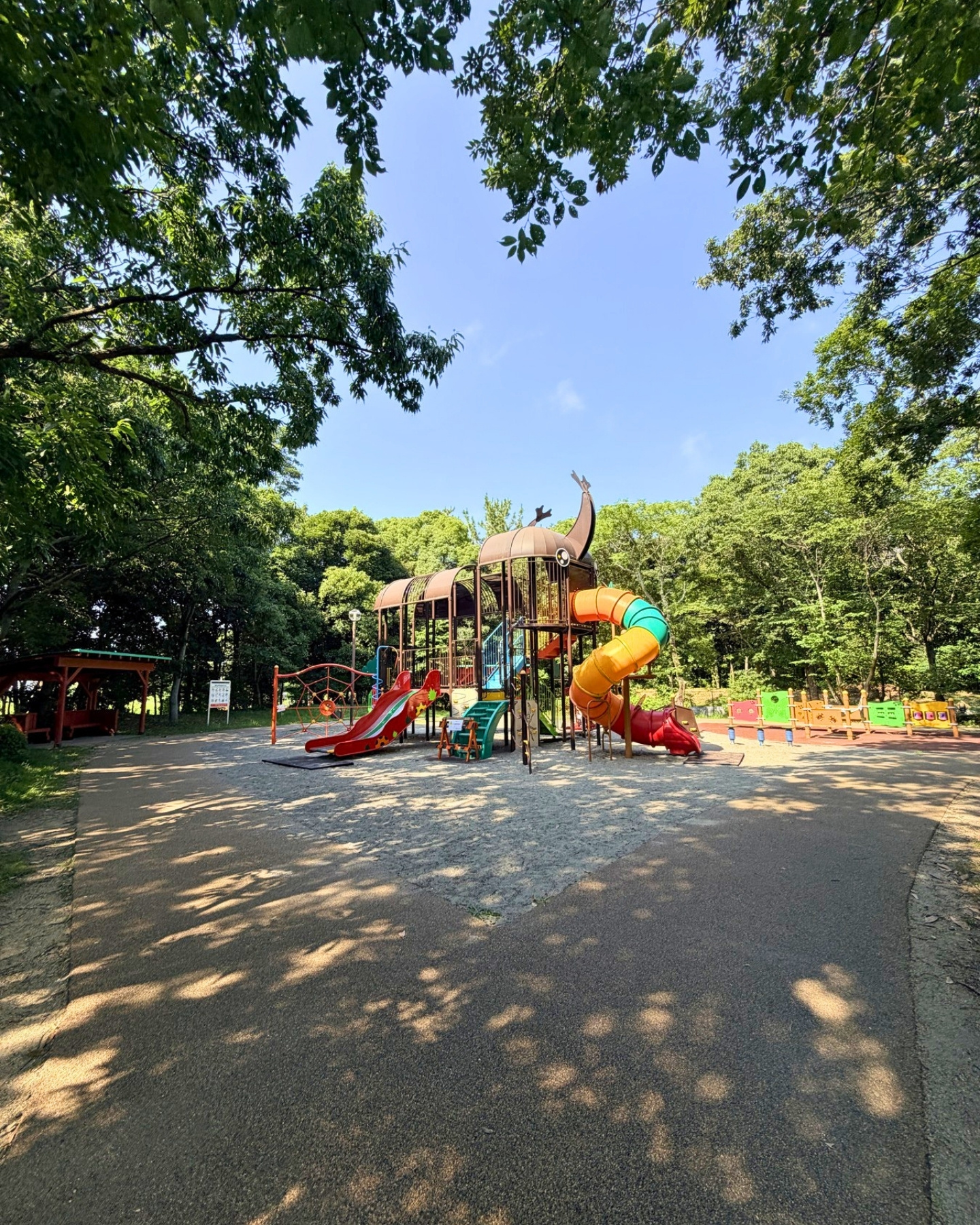 竜洋昆虫自然観察公園 カブトムシの大型遊具 西エリアの入口にある人気の遊具