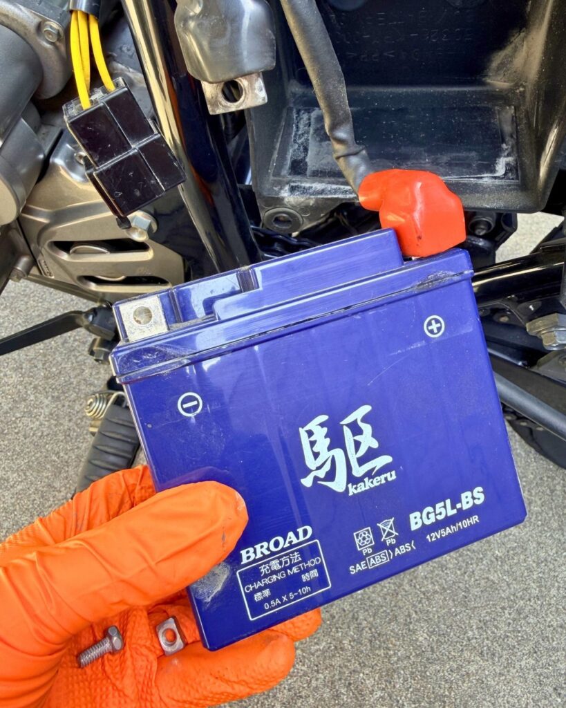 マイナス端子