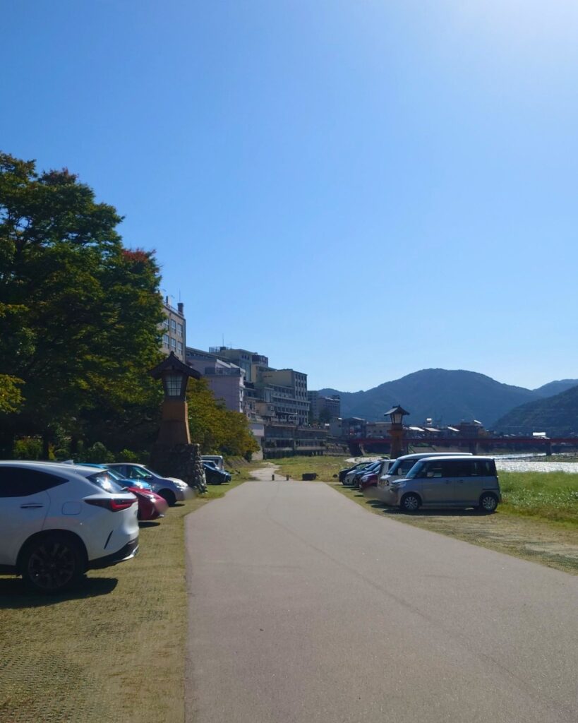 河川敷駐車場