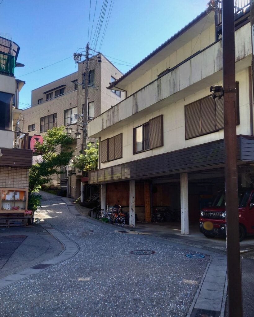 ちょっと細い道