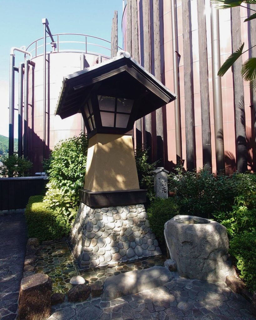 温泉タンクと手湯