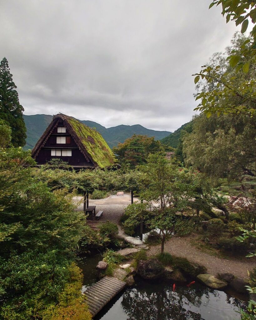 敷地外から見た合掌村