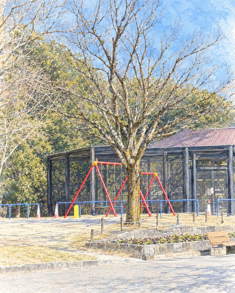 堀内公園のブランコとフラミンゴの鳥小屋