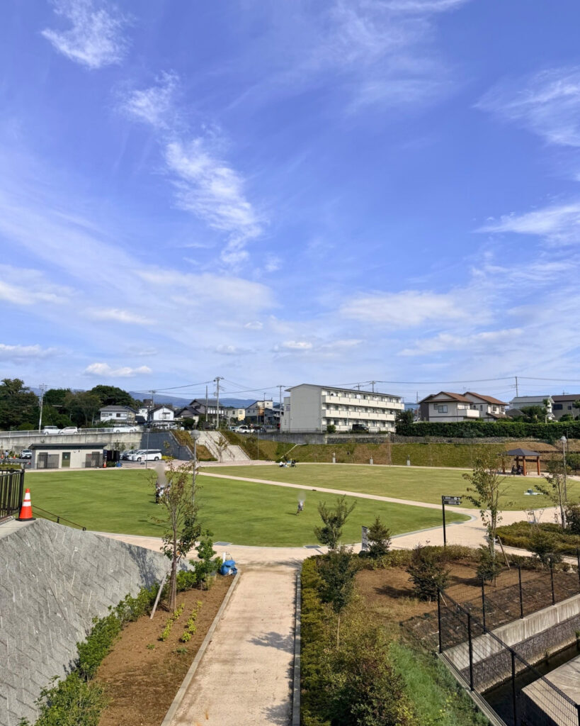 鮎壺公園の芝生広場