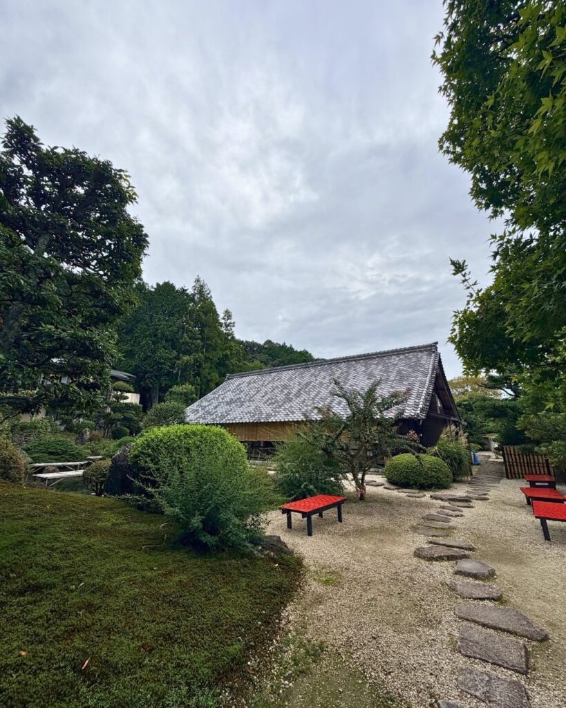 奥殿陣屋 池側から見た書院