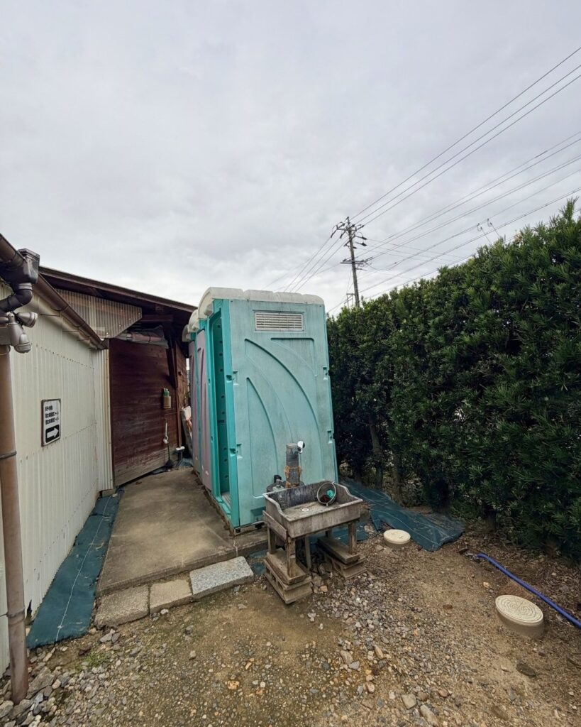 奥殿陣屋 仮設トイレ